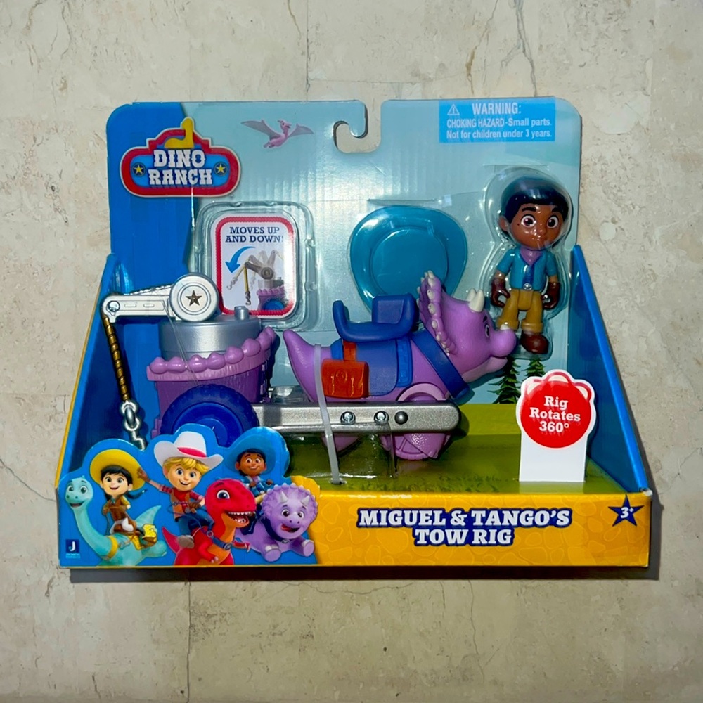 Dino Ranch TV Show Miguel & Tango’s Tow Rig Features 5” Dino Tango & Vehicle NEW